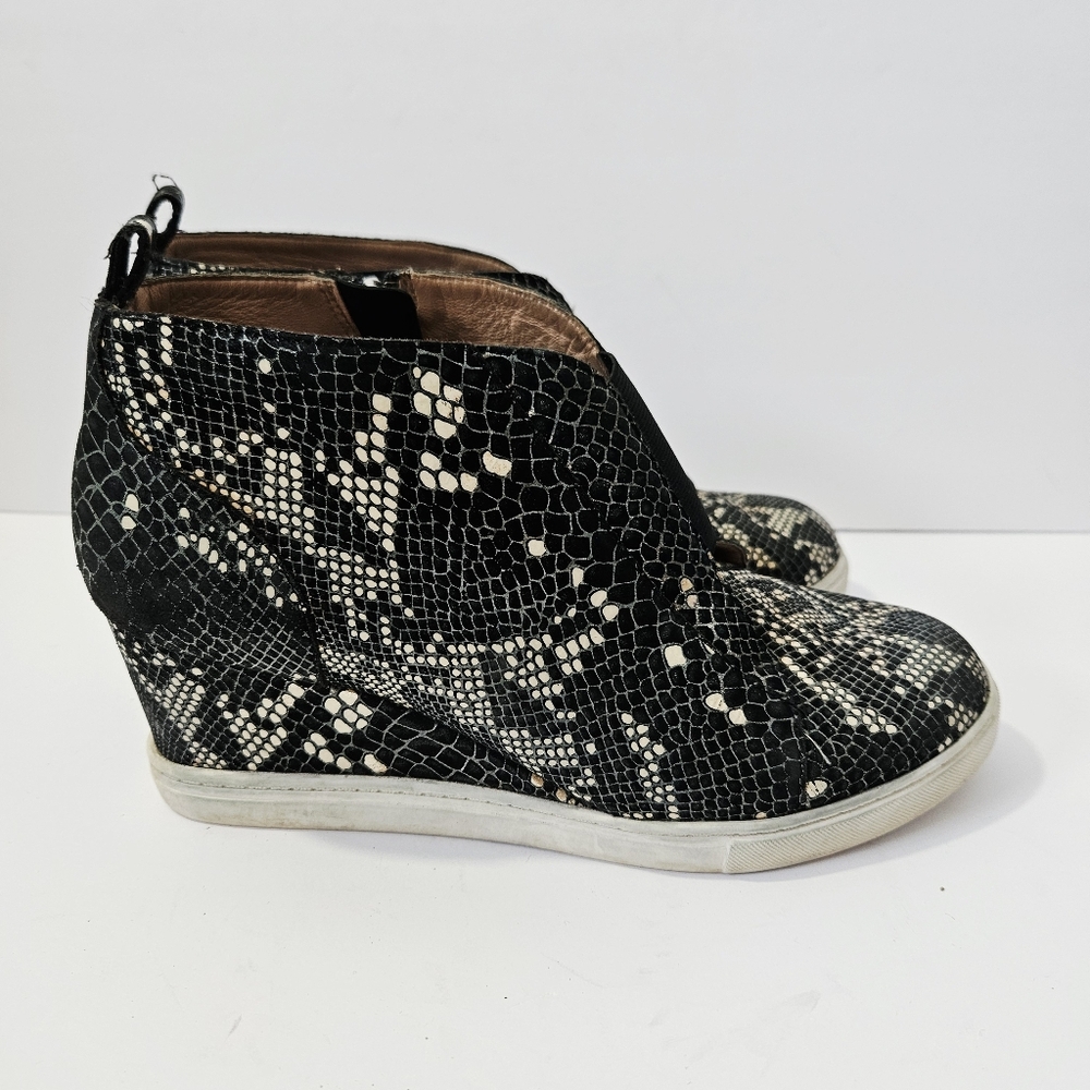 Linea Paolo Snakeskin Wedge Shoes Size 9 M Leather Sneaker EUC